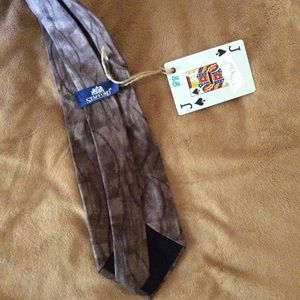Grey patterned tie